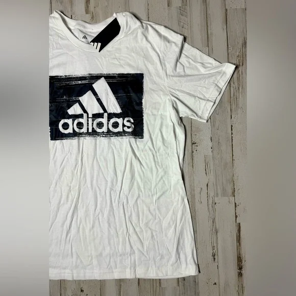 Adidas graphic T Shirt men's Large short sleeve White NWT - Picture 2 of 9